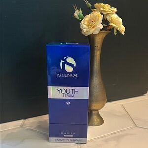 iS Clinical YOUTH Serum NEW